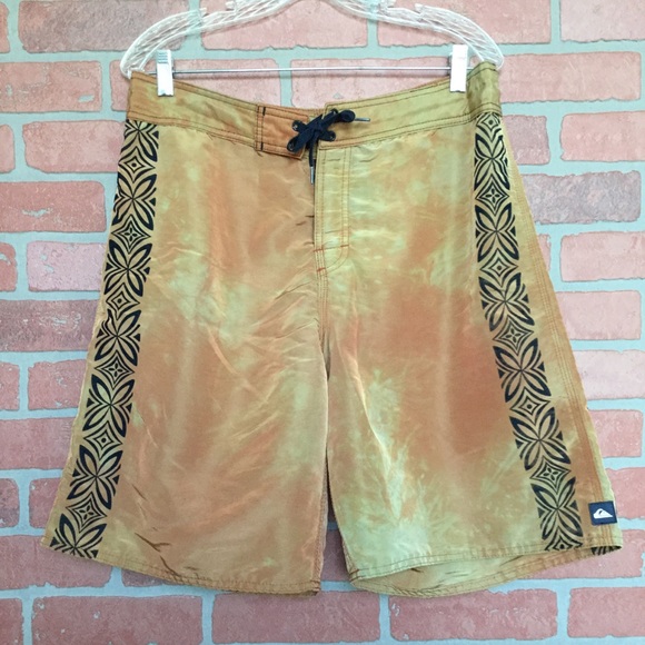 Quiksilver Other - Quicksilver Mens board shorts size 34 (EE65)